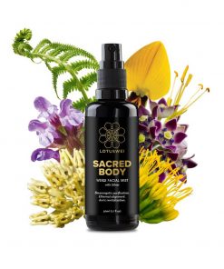 Sacredbodymist Withflowers fond blanc 2000x